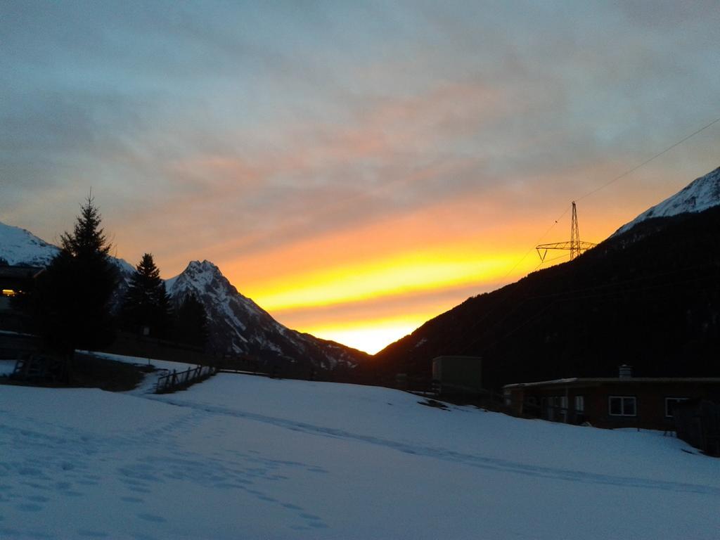 Haus Mattle Apartment Pettneu am Arlberg Bagian luar foto