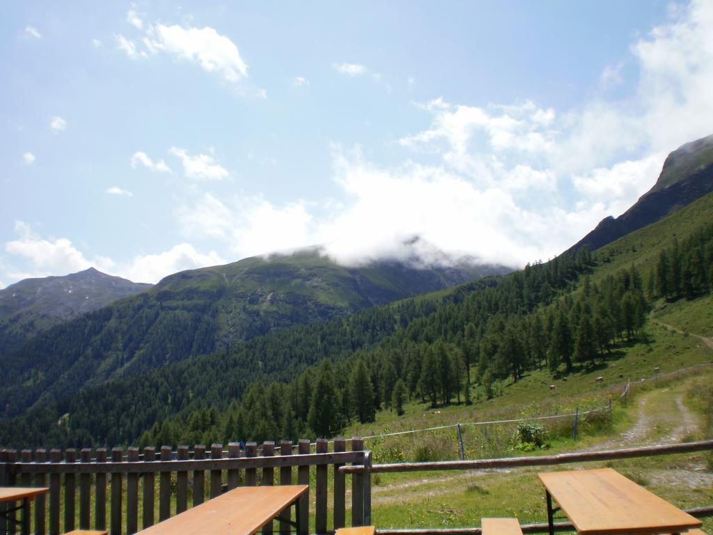 Haus Mattle Apartment Pettneu am Arlberg Ruang foto