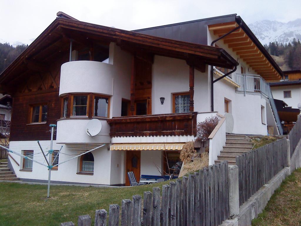 Haus Mattle Apartment Pettneu am Arlberg Bagian luar foto