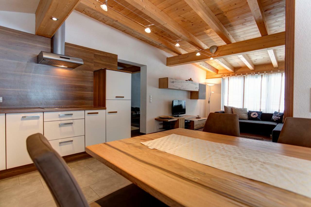 Haus Mattle Apartment Pettneu am Arlberg Bagian luar foto